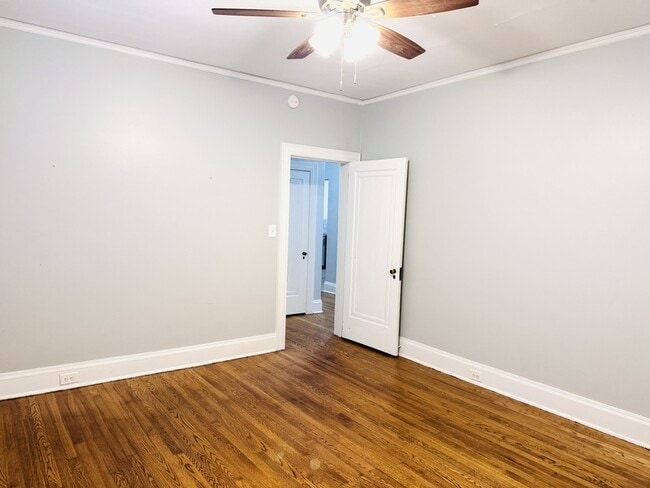 Building Photo - 711 Kenan St W