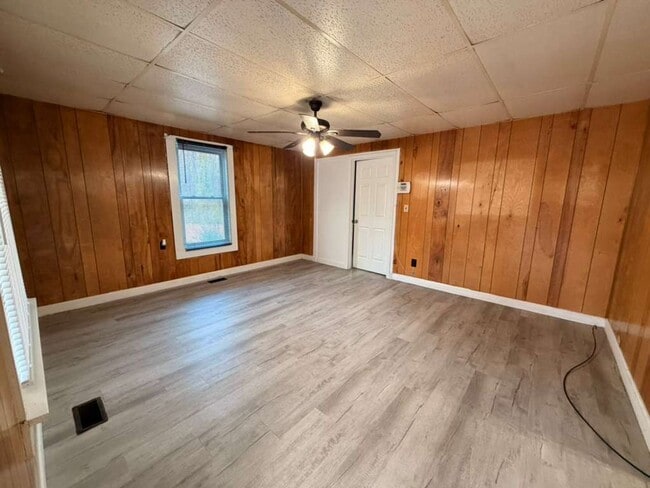 Building Photo - AVAILABLE NOW! Move-In Special Available – Free First Month’s Rent!