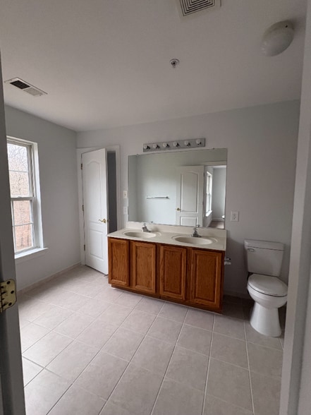 Building Photo - 13804 Chestnut Oak Ln