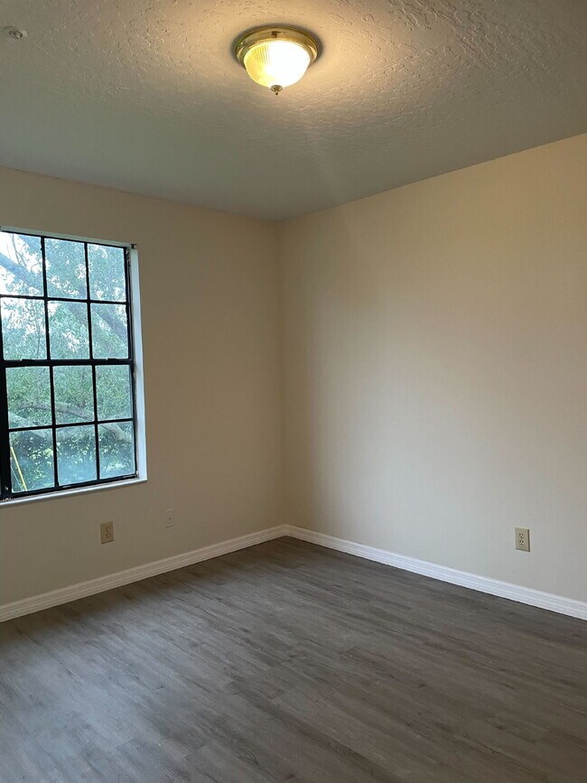 Building Photo - Spacious 3-Bed, 2-Bath Condo Oasis in Beautiful Suntree