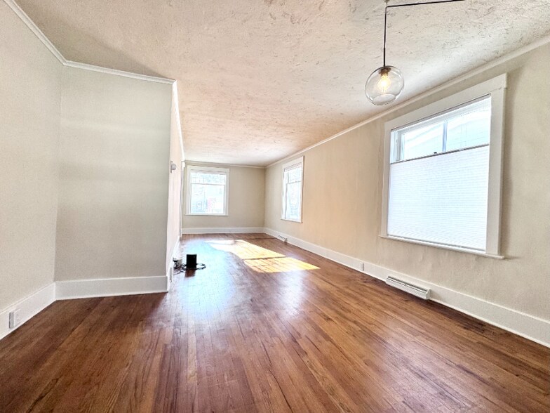 Building Photo - 7 E Curtiss St