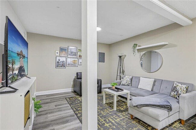 Building Photo - 3898 Skidmore Dr