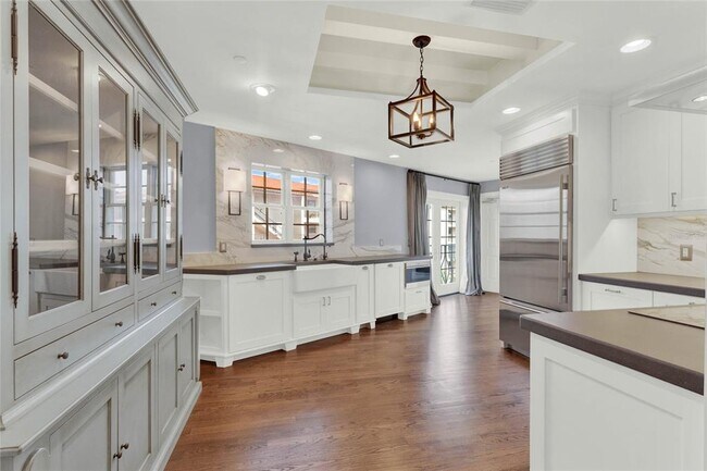 Building Photo - 200 S Interlachen Ave