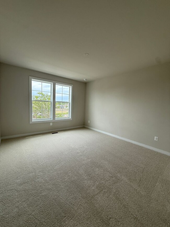 Building Photo - NEW Construction - 3 Bed Townhome in the City!