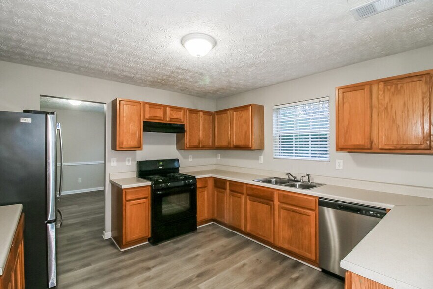 Building Photo - 1200 Catalina Pkwy