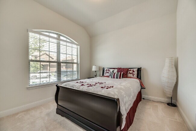 Building Photo - Charming 3-Bedroom Retreat with 2 Full Baths in Roanoke