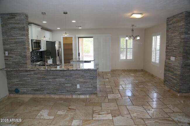 Building Photo - 1108 E Pinto Dr