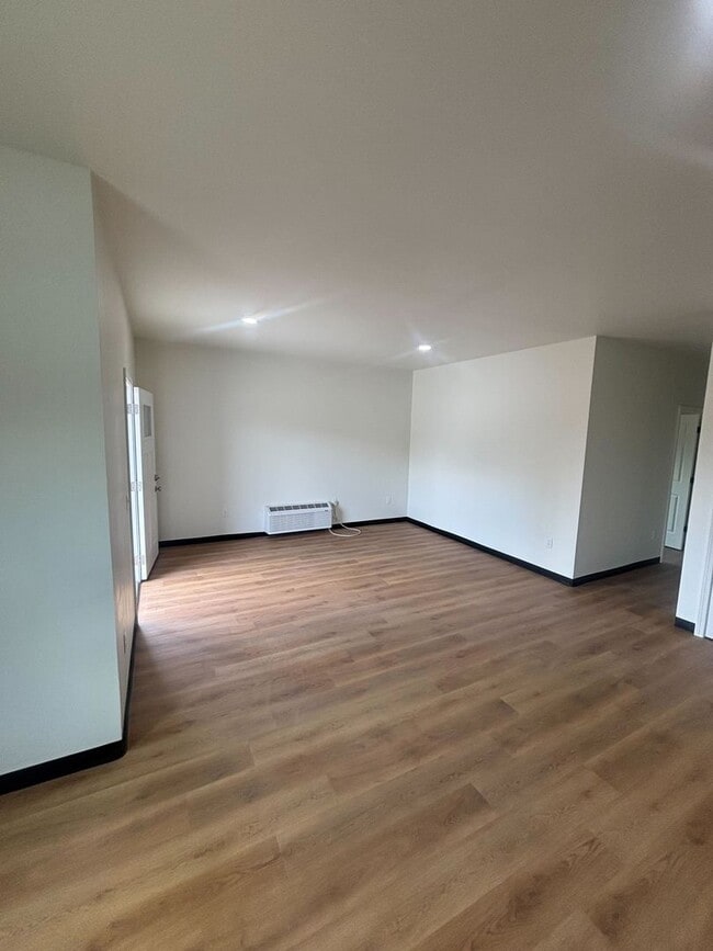 Building Photo - 231 Walnut Hill Ln