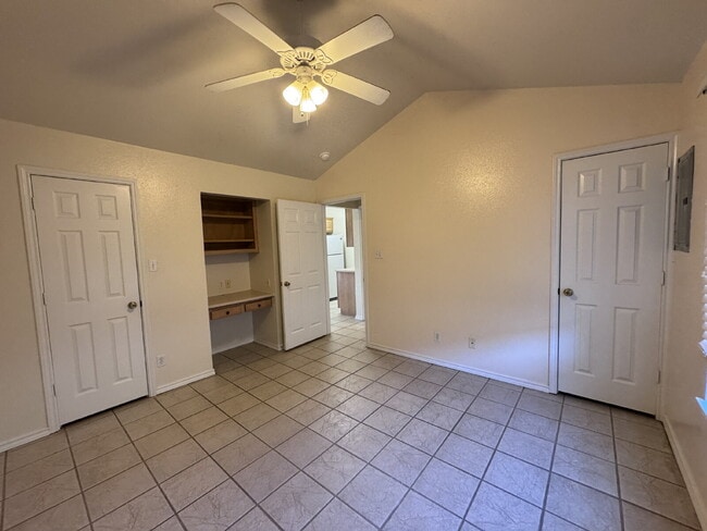 Building Photo - "Charming 1-Bedroom Retreat in San Marcos – Perfect Balance of Comfort and Convenience!"