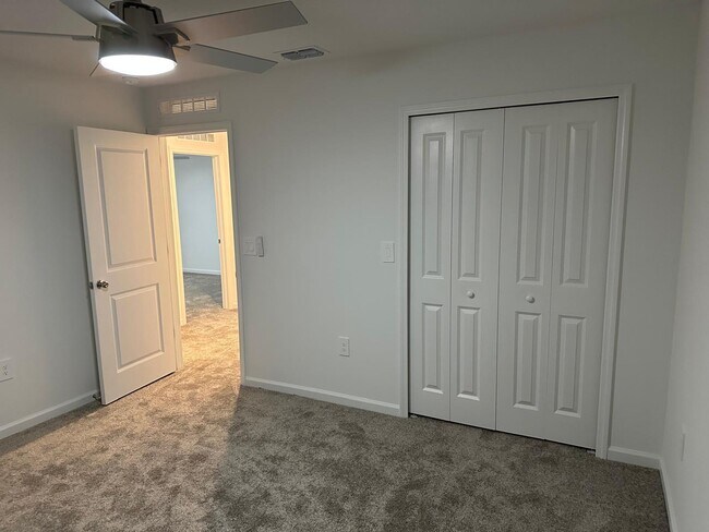 Building Photo - 4 Bed / 2.5 Bath Home – Available Septembe...