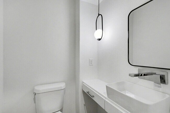 Building Photo - 203 Danna Ln