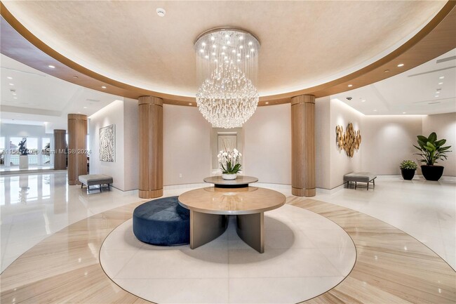 Building Photo - 888 Brickell Key Dr