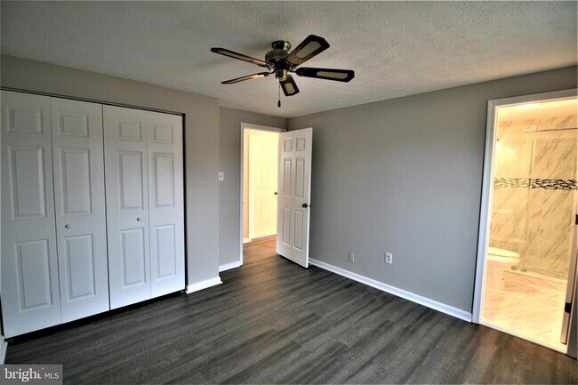 Building Photo - 507 Smoketree Ct