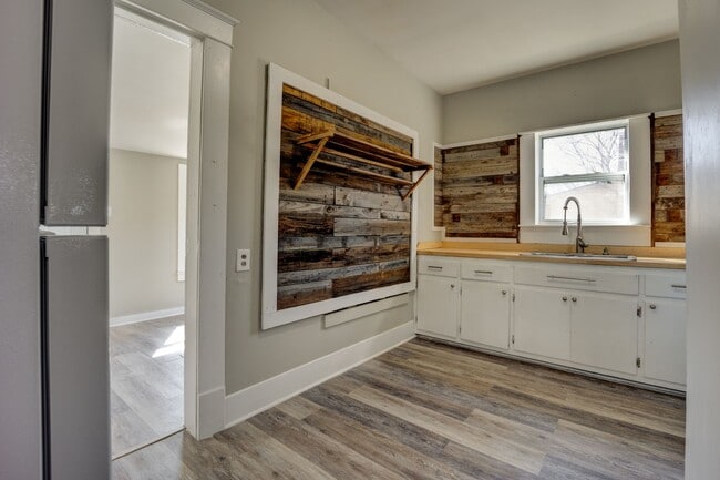 Building Photo - Freshly Updated 3 Bedroom Home