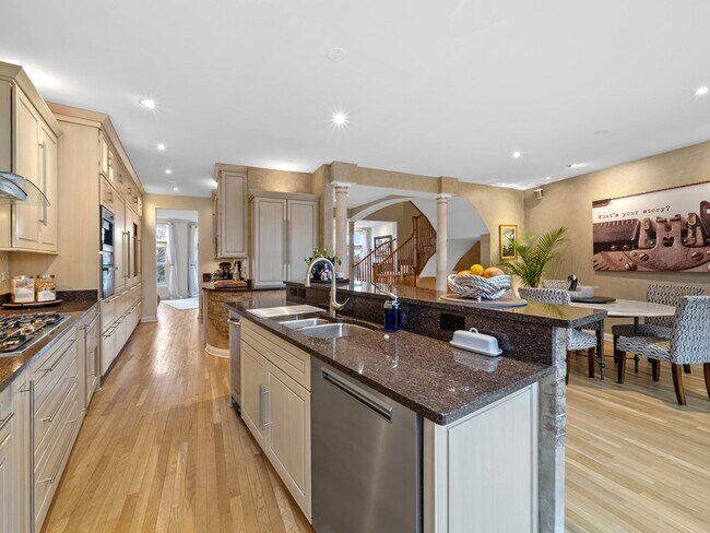 Building Photo - 2048 Valor Ct