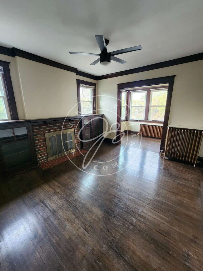 Building Photo - "Cozy Studio Living in South Toledo! All utilities included!