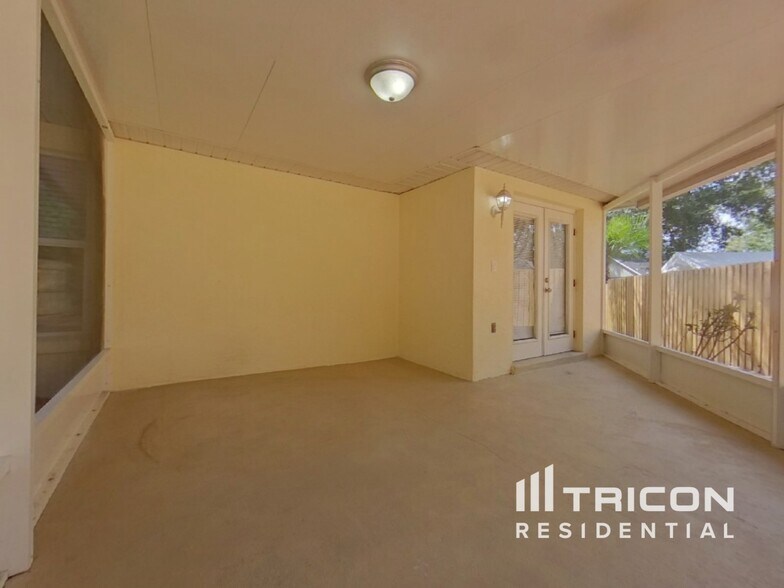 Building Photo - 607 Coral Way