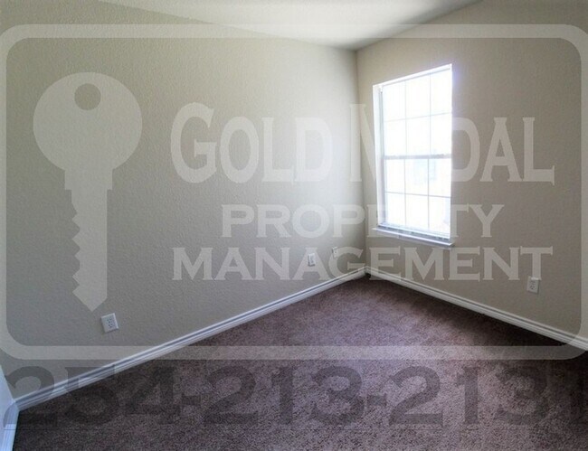 Building Photo - 4008 Cambridge Dr