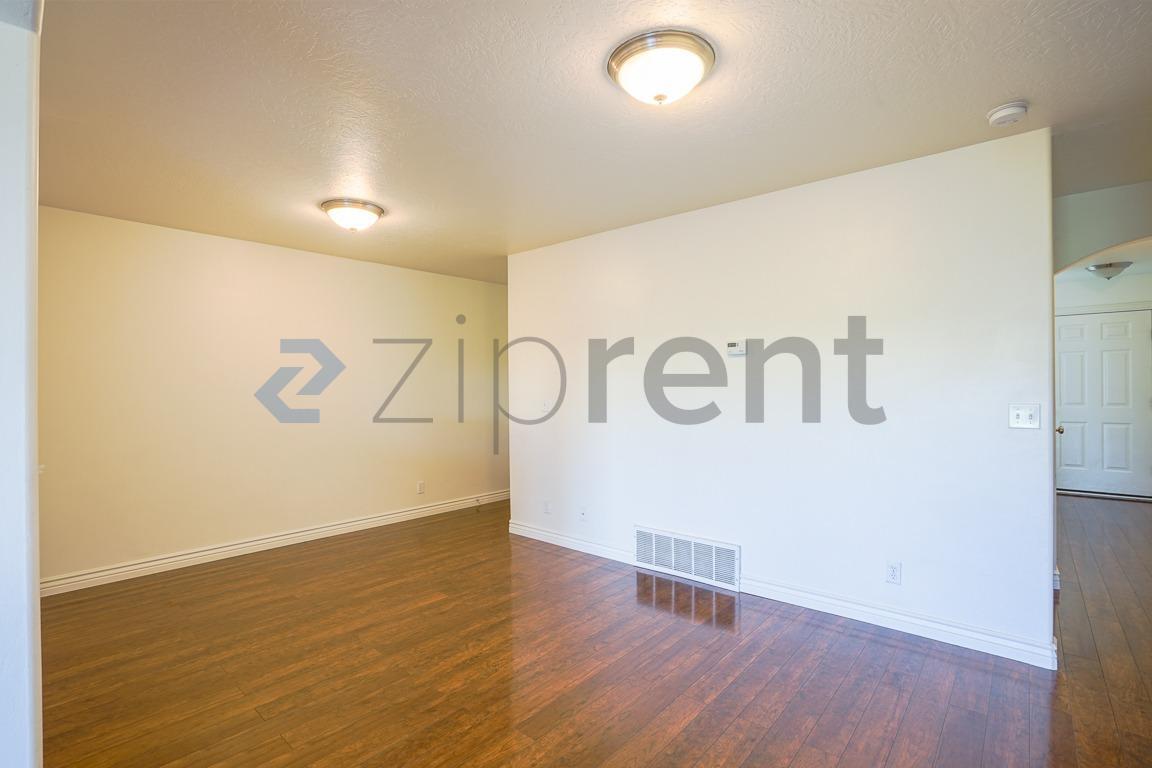 Building Photo - Unit