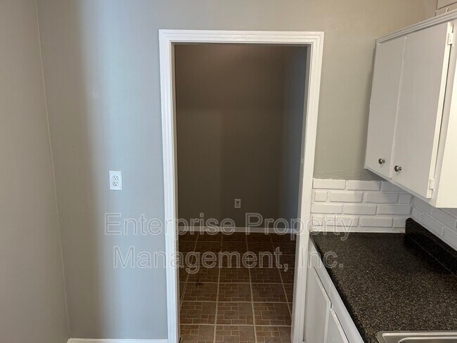 Building Photo - 636 Frayser Dr