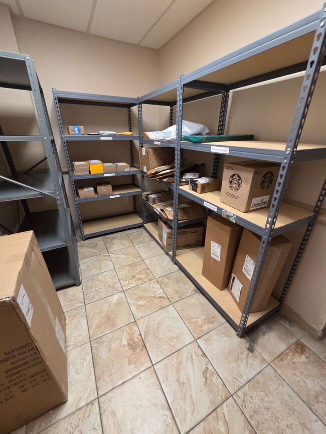 Building Photo - DOLPHIN RUN CONDOMINIUM