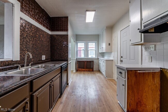 Building Photo - 18405 Newell Rd