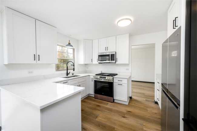 Building Photo - 1072 S Naper Blvd