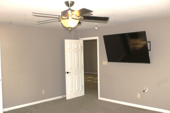 Building Photo - 2244 McGregor Ct