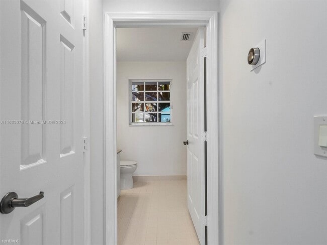 Building Photo - 3 br, 3.5 bath House - 2950 NE 188th St Ap...