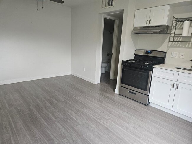 Building Photo - 308 Erby Ave
