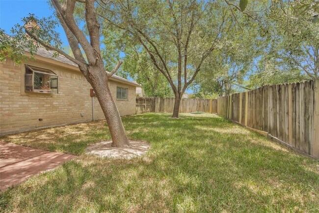 Building Photo - 9810 Kiwi Ln