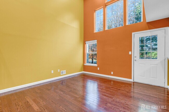 Building Photo - 356 Hawthorne Rd