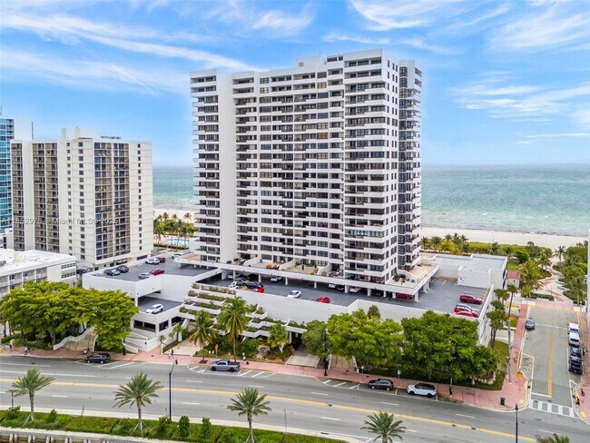 Building Photo - 2555 Collins Ave