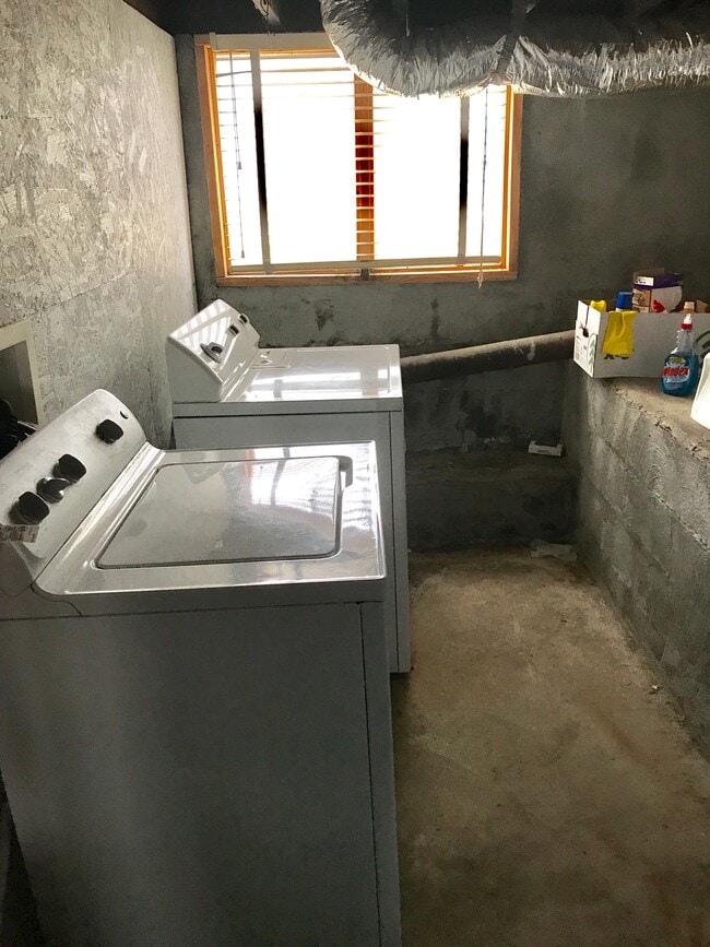 Building Photo - 215 Radnor St