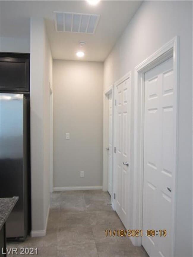 Building Photo - Beautiful 3 Bedrooms/3 Full baths, with bedroom downstairs