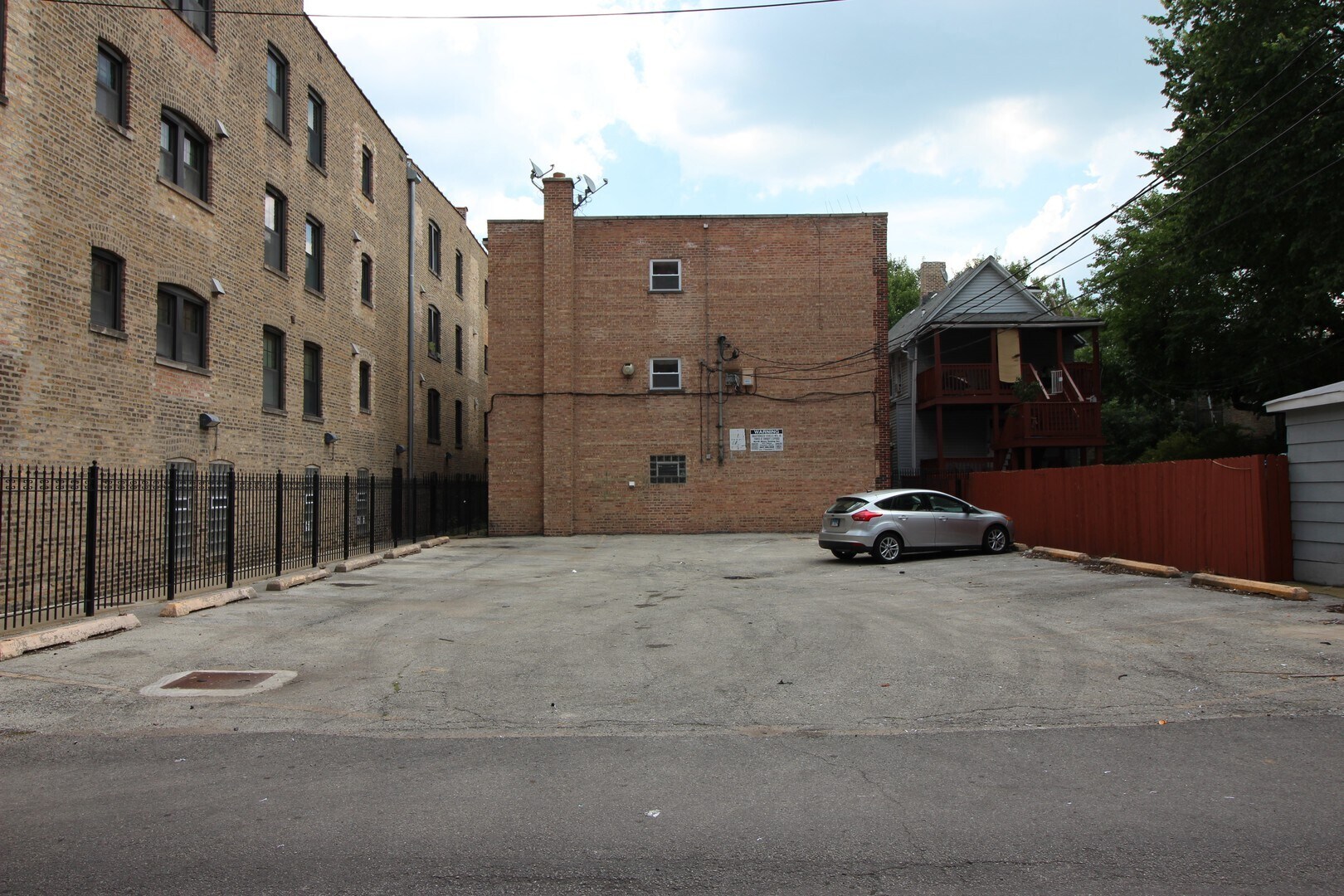 Building Photo - 4812 N Hermitage Ave