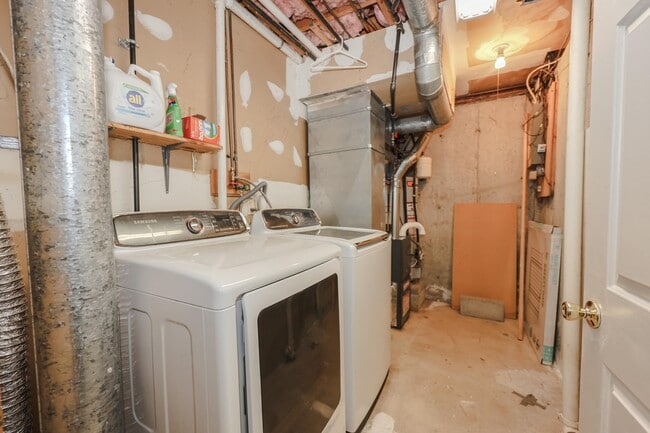 Building Photo - 5 Gleneagle Dr