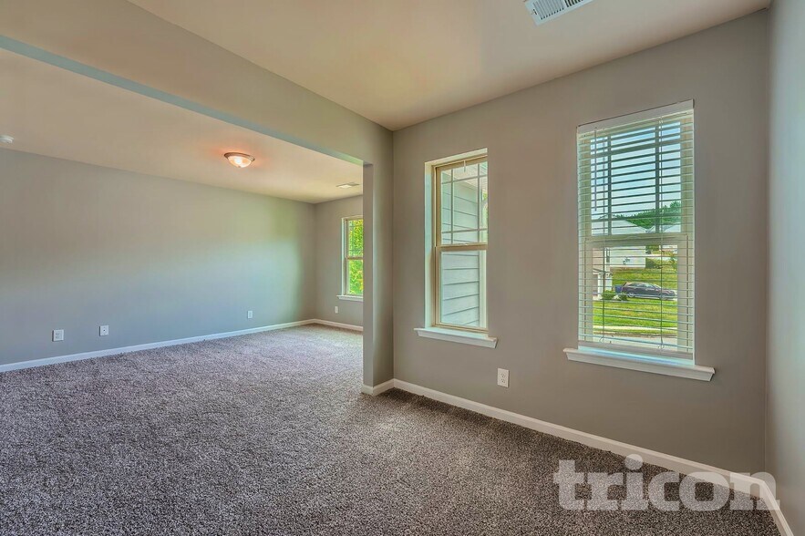 Building Photo - 3983 Sitka Dr