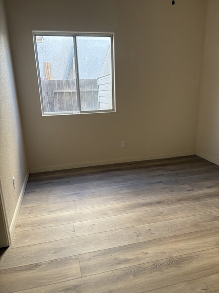 Building Photo - 2135 Greenbriar Dr