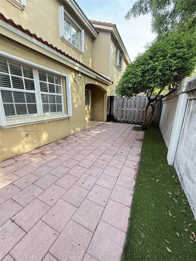 Building Photo - 7121 SW 158th Ct