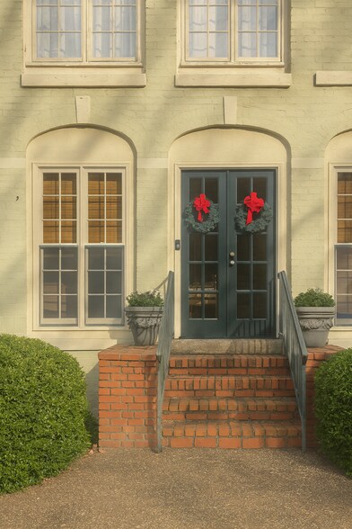 Front door - 509 Thorn Pl