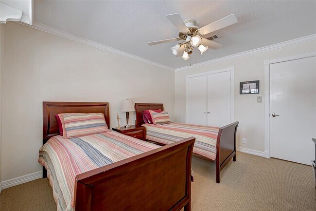 Building Photo - 6329 Del Monte Dr