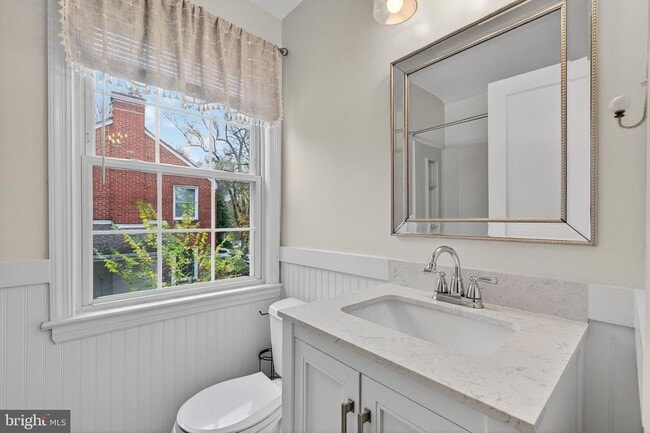 Building Photo - 3004 Marshall St