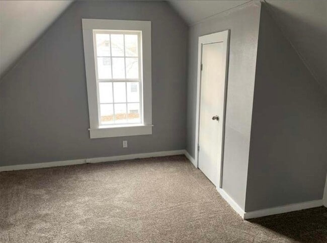 Building Photo - 106 E Madison St