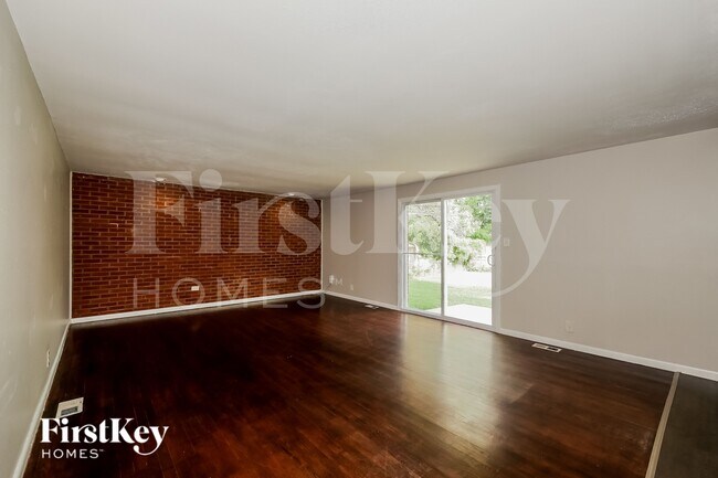 Building Photo - 9420 Shenandoah Dr