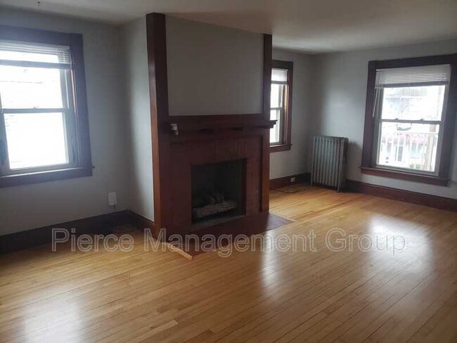 Building Photo - 133 Brook St