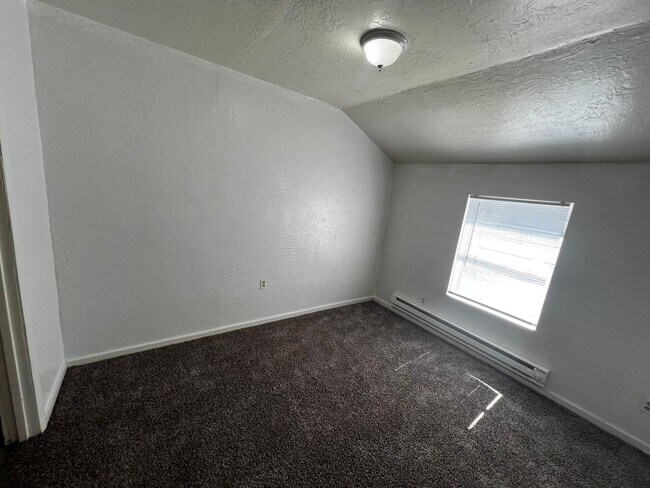 Building Photo - 3 bed 1 bath