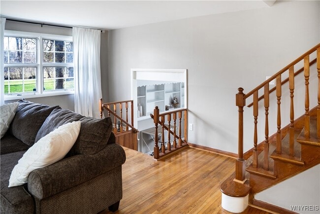 Building Photo - 193 Thistle Lea