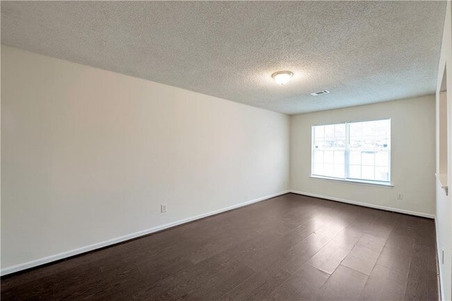 Building Photo - 950 Parkway Rd