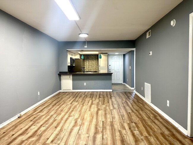 Building Photo - 101 Windsong Cir